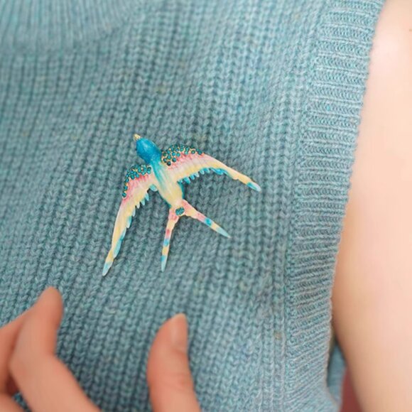 Blue swallow brooch - Picture 3 of 5